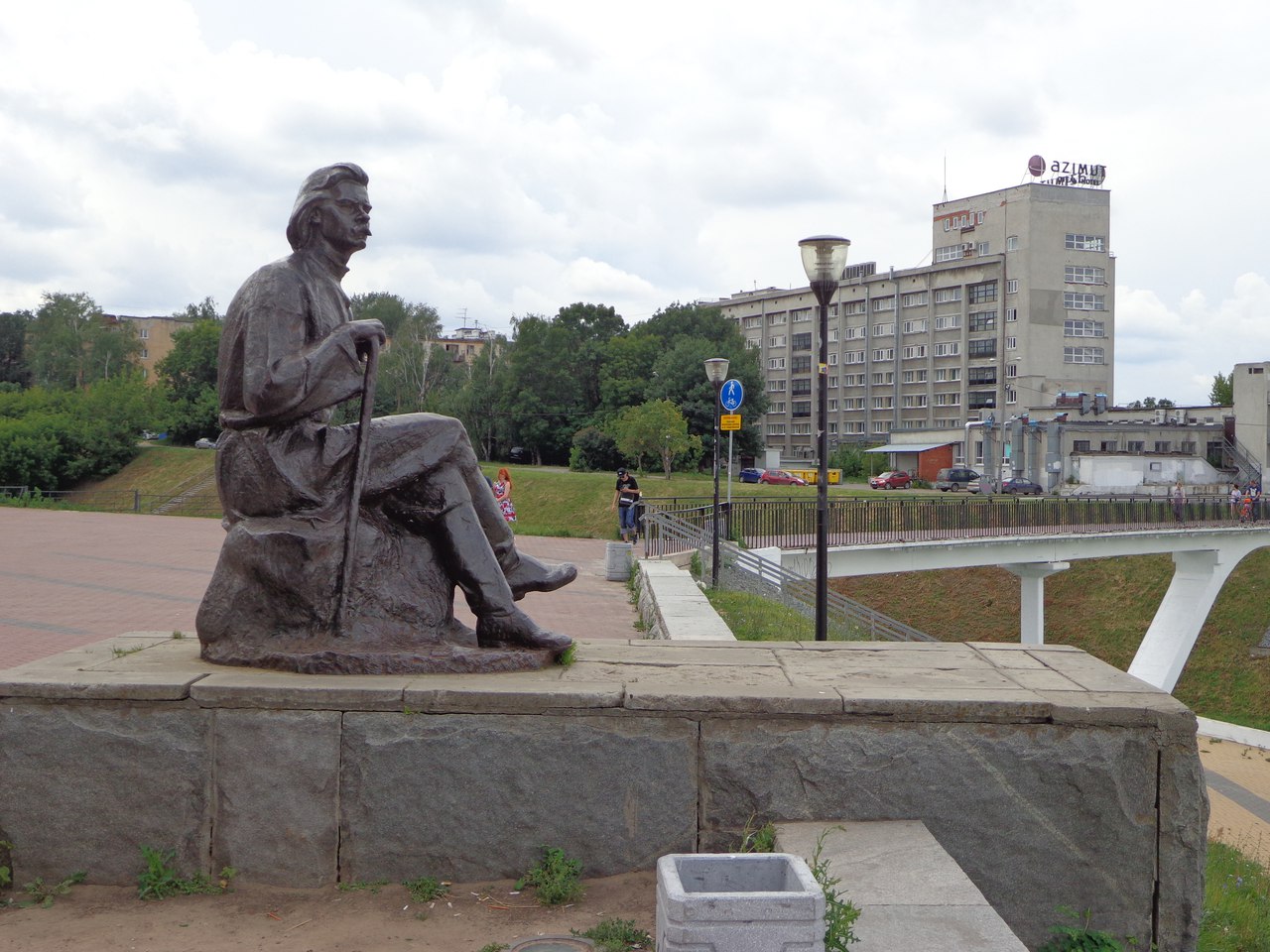 памятник горькому на набережной федоровского